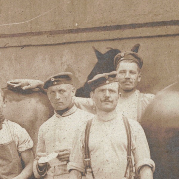 Photo Carte Postale - Armée Allemande - Manoeuvre - Uniforme - Écurie - Palefrenier - Caserne