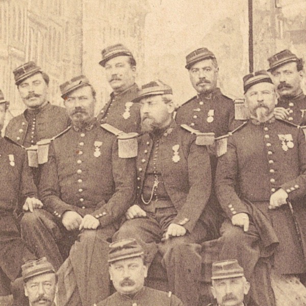 Photo de Garnison - Uniforme - Régiment Infanterie - France - Décorations - Armée Française - Second Empire - Valenciennes