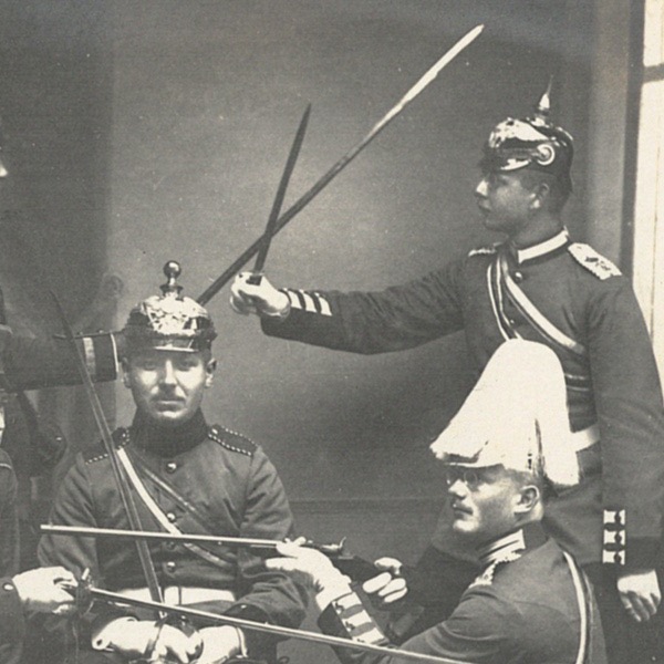 Photo Carte Postale - Soldats Allemands - Garnison - Berlin - Uniforme - Casque à Pointe - Jeu - Photographie atelier - 1913