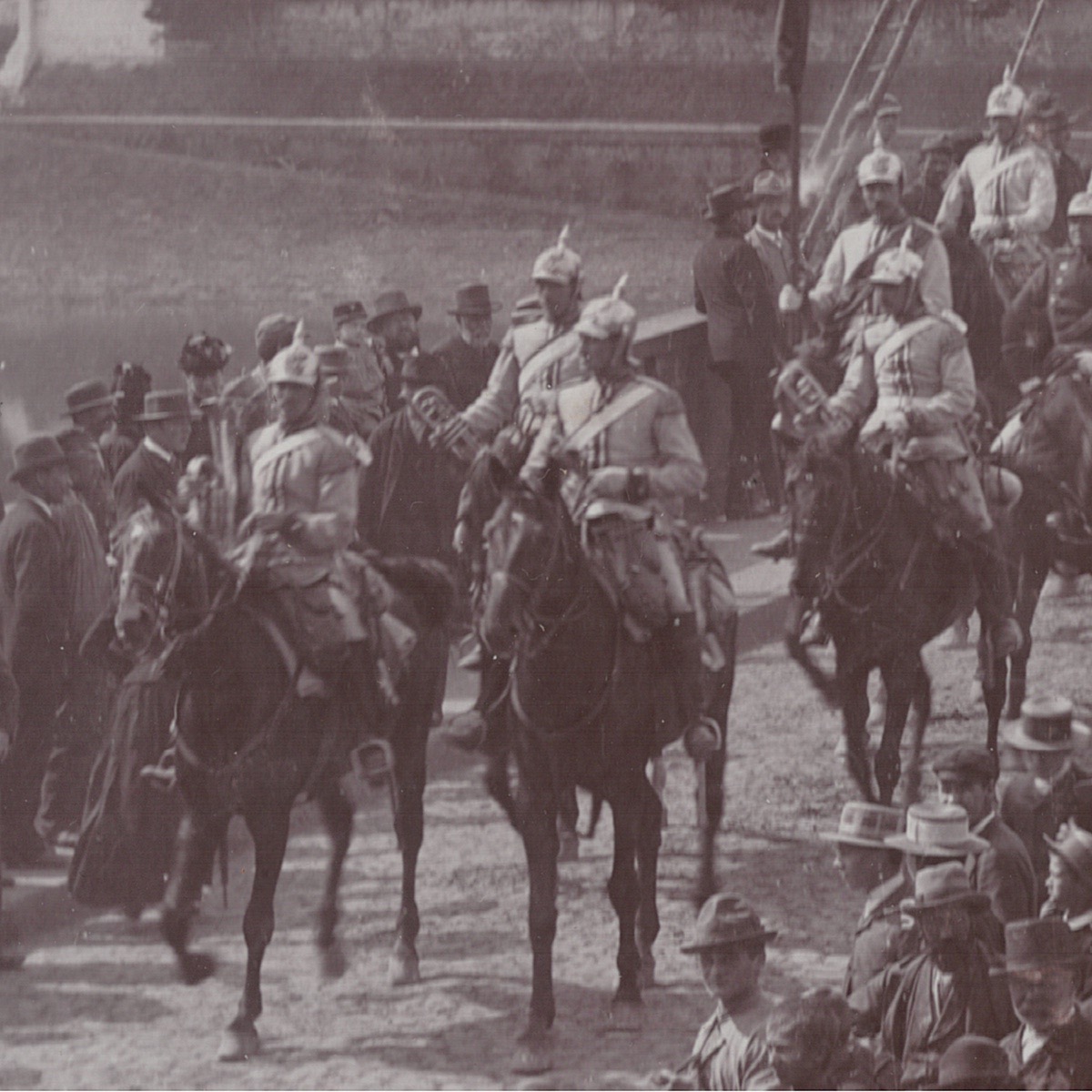 Photo de Garnison - Uniforme - Cuirassier Allemand - Trèves - Parade - Musique - Lance - Casque à Pointe - Cuirasse -1898