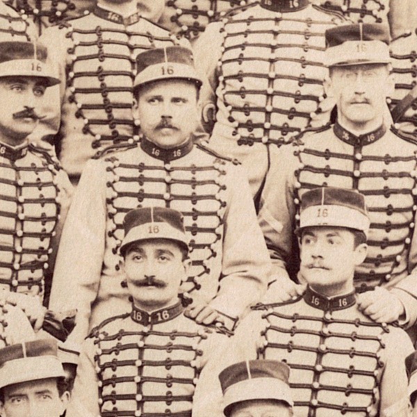 Photographie - Militaire Uniforme 1890 - Armée Française - Chasseurs - Sous Officiers - France - Drapeau - Troisième République