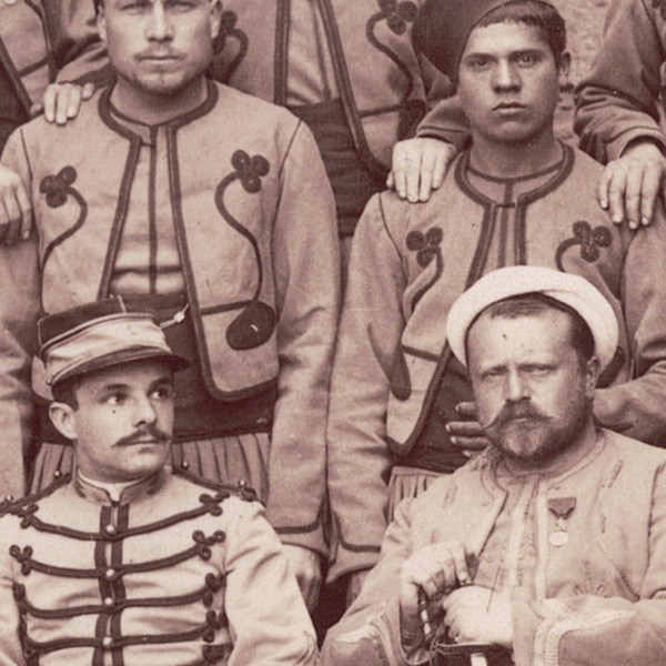 Photographie - Militaire Uniforme 1890 - Armée Française - Turcos - Defilé - France - Drapeau - Troisième République - Officiers