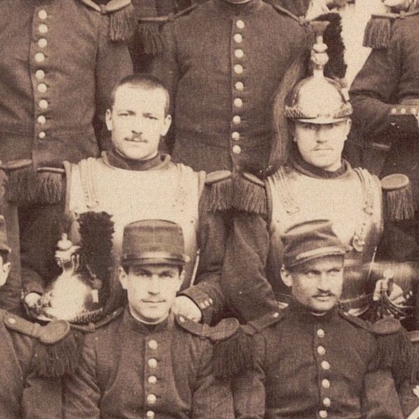 Photographie - Militaire Uniforme 1890 - Armée Française - Cuirassier - Versailles - Défilé - France - Drapeau - Troisième République - Officiers
